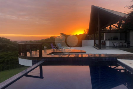 Mansão de Luxo em Louveira: Viva o Sonho no Condomínio Jardim Primavera