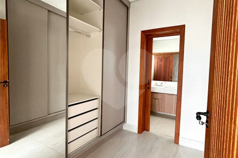 Casa térrea em estilo neoclássico com 3 suítes, no Condomínio Damha 2, na cidade de Piracicaba - SP.