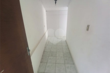 Sobrado para venda.