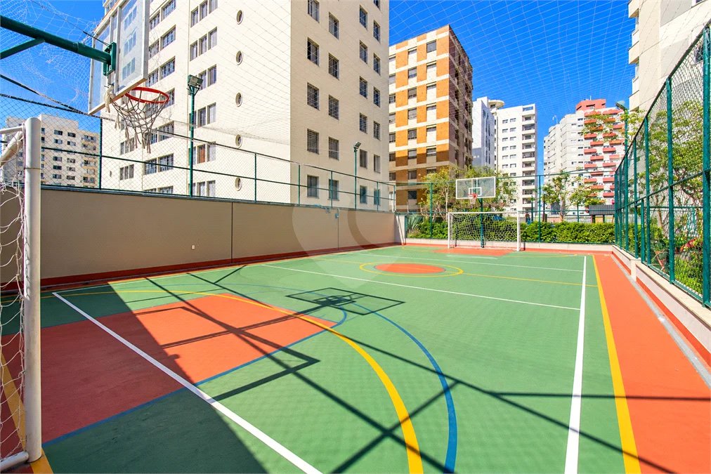 Apartamento de 127 m² em andar alto, com vista livre, 3 suítes planejadas, sacada gourmet envidraçada, 2 vagas e lazer completo, próximo ao Shopping Golden Square e à Avenida Kennedy.