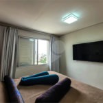 Apartamento de 143m² com 3 dormitórios e 2 vagas de garagem.
