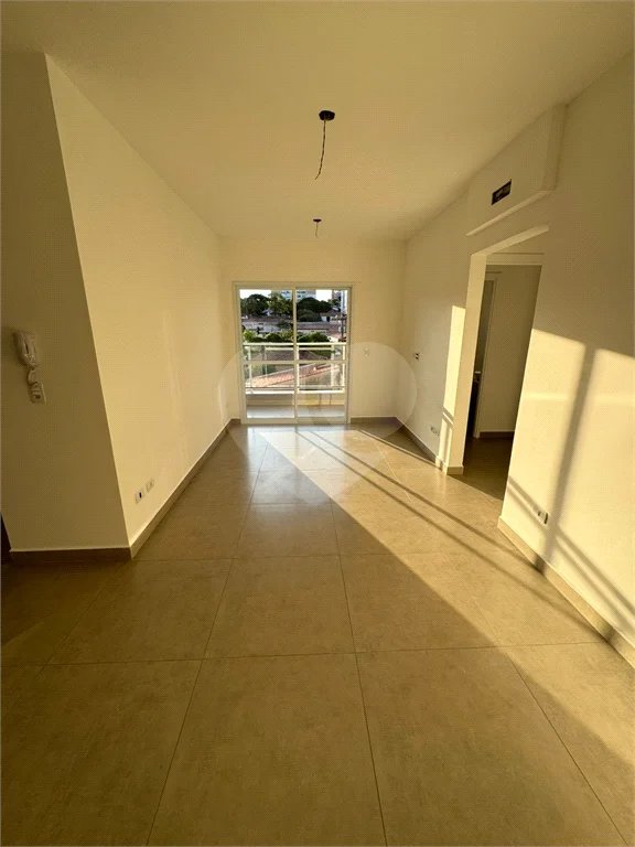 Vende-se apartamento no Edifício Residencial Flor do Ipê