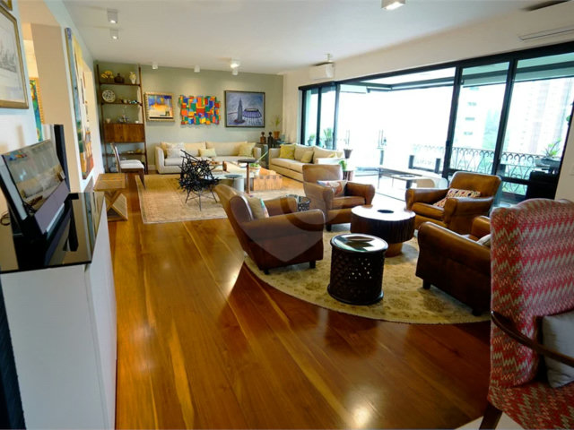 Apartamento à venda com 4 quartos, sendo 3 suítes,  em Santo Amaro, São Paulo, SP