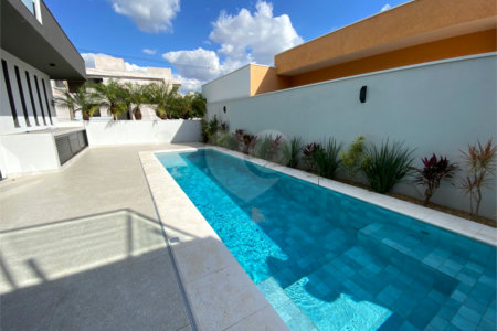 Casa à Venda no Condomínio Damha II