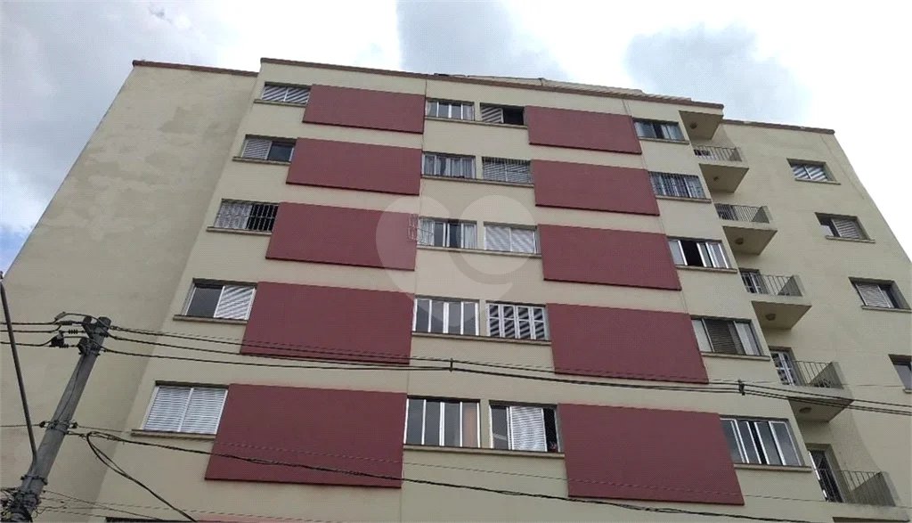 Apartamento com três dormitórios no Bom Retiro.