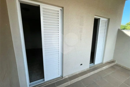 Sobrado com 4 dormitórios, 2 suítes, closet, varandas, escritório, jardim de inverno, espaço gourmet com churrasqueira e fogão a lenha e 3 vagas.