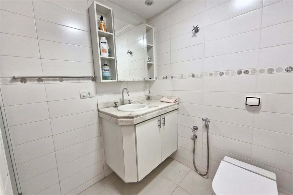 ÓTIMO APARTAMENTO 76 m² ÚTEIS REFORMADO 1 VAGA DE GARAGEM