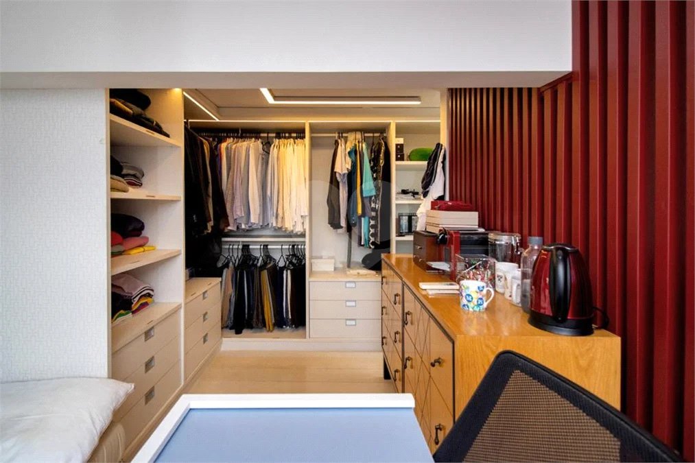 Cobertura Itaim 260 m2 , 3 suítes e 2 vagas de garagem