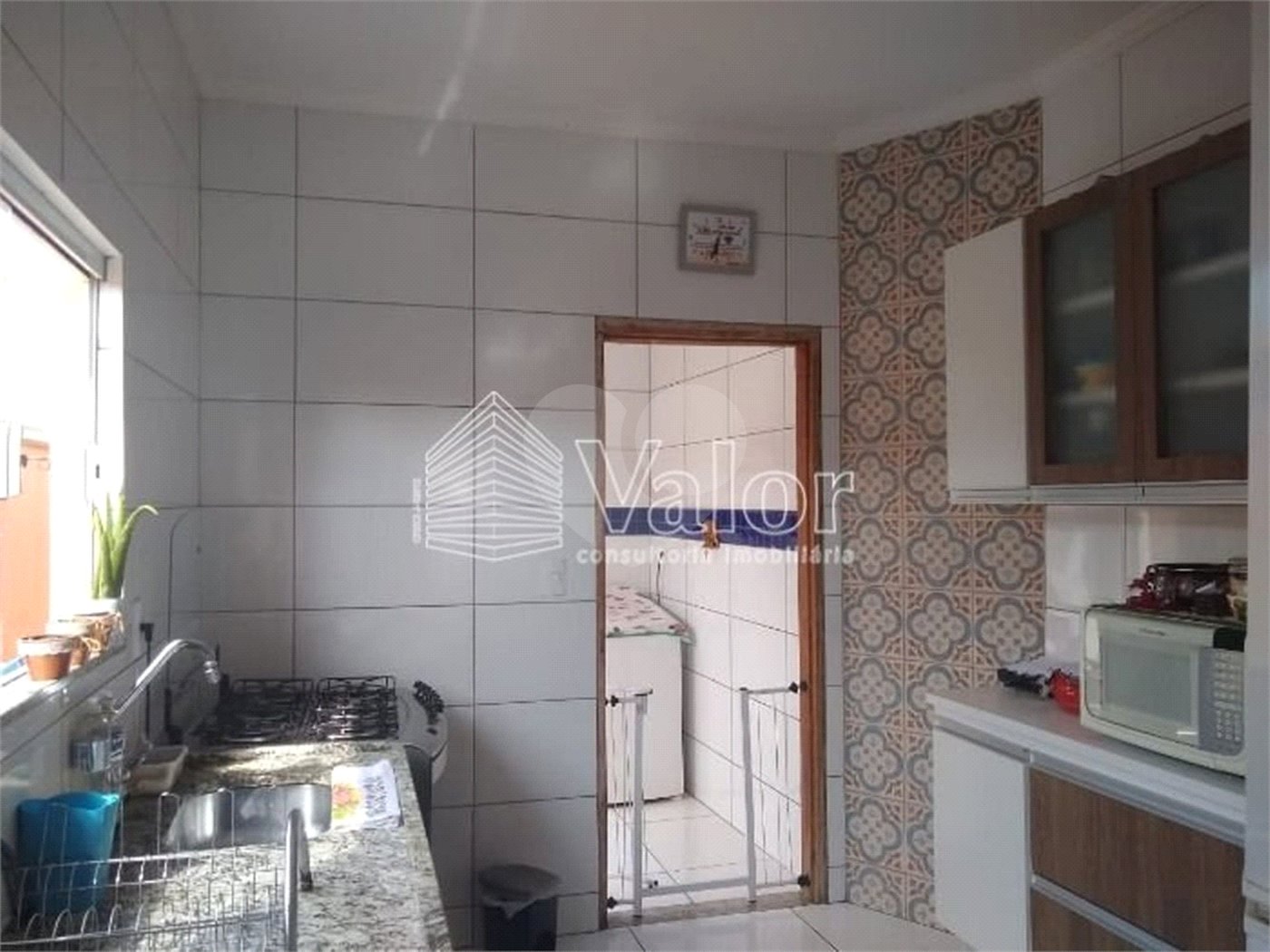 Casa Térrea com 3 dormitórios, sendo 1 suíte.