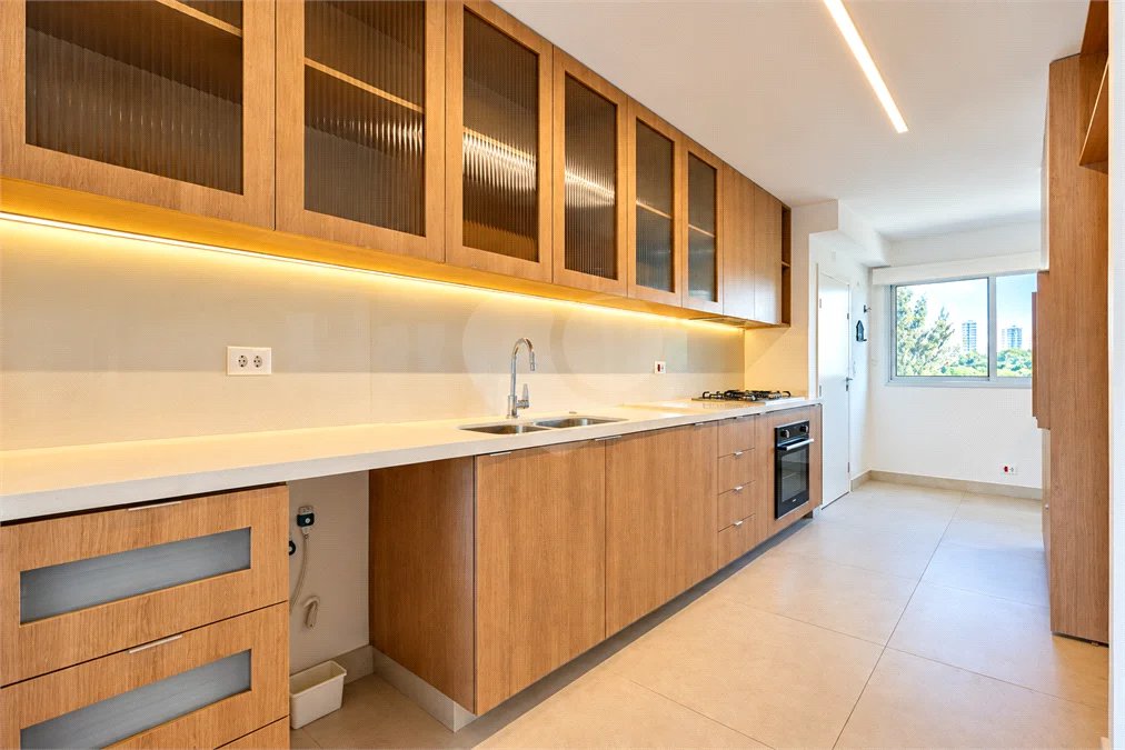 Apartamento à venda com 4 quartos, sendo 1 suíte, em Alto da Boa Vista, São Paulo, SP