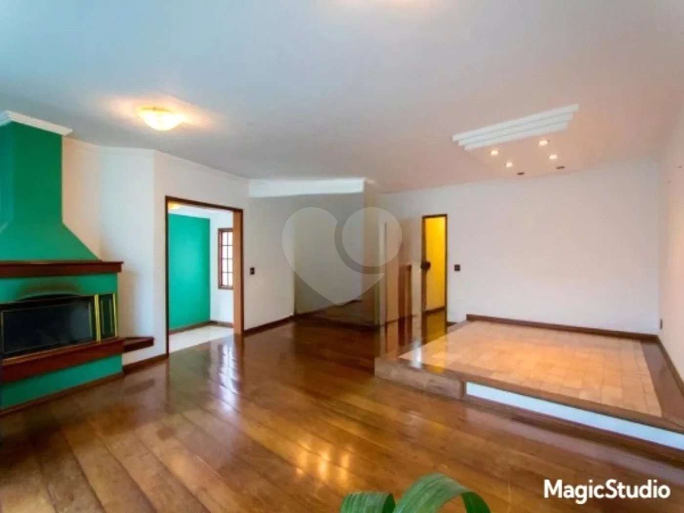 Casa com 360m² , 3 dormitórios , sendo 1 suíte , 4 vagas , disponível para venda ou locação , no centro de Santo André.