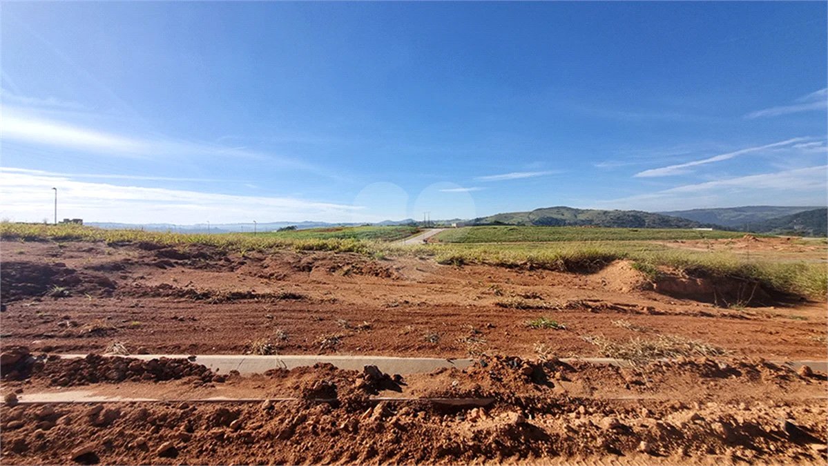 Lote de 600 m² com Potencial de Vista e Localização Reservada no Santana da Lapa – Joaquim Egídio