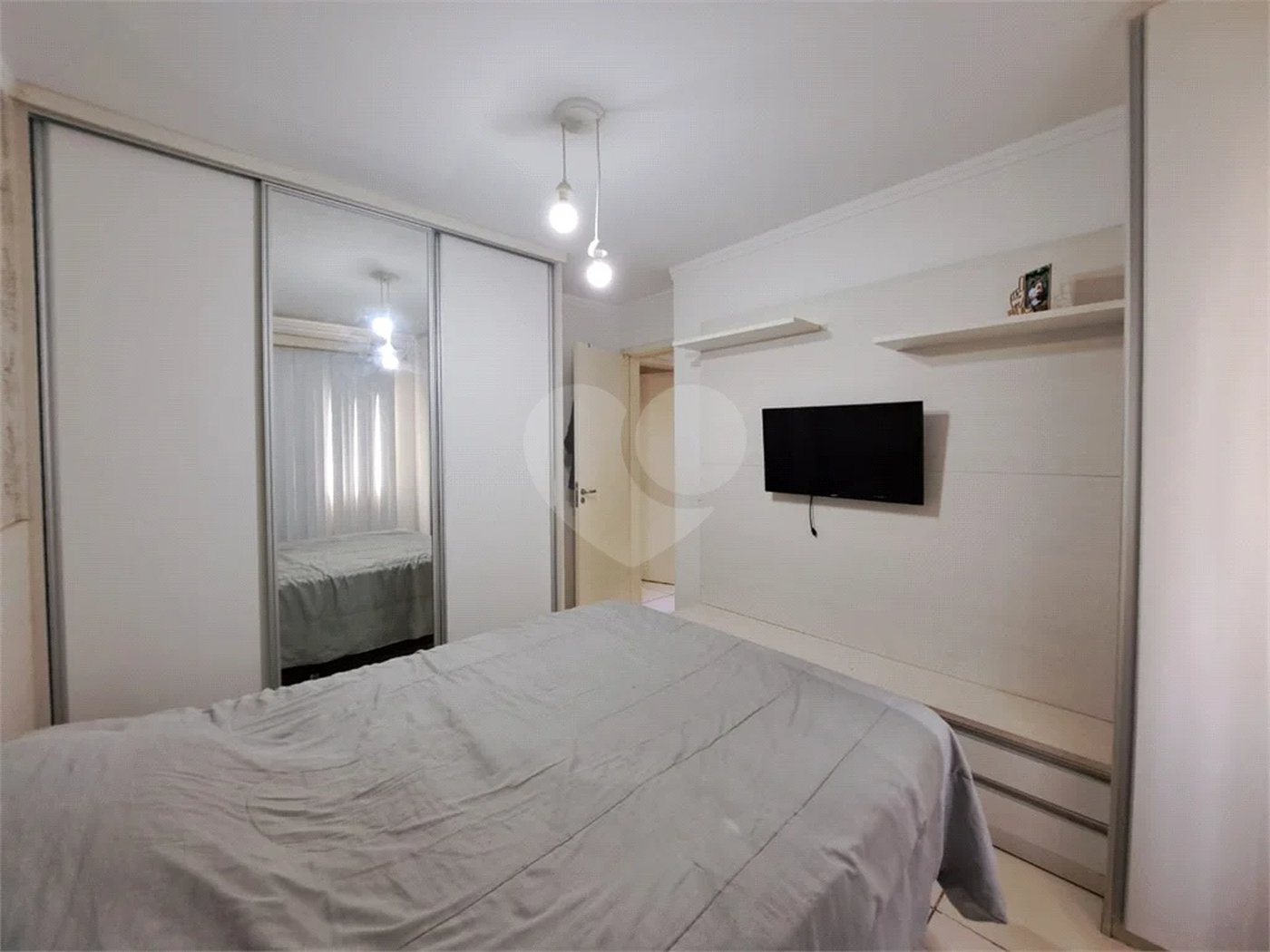 Apartamento com 02 quartos MOBILIADO com varanda e lazer !