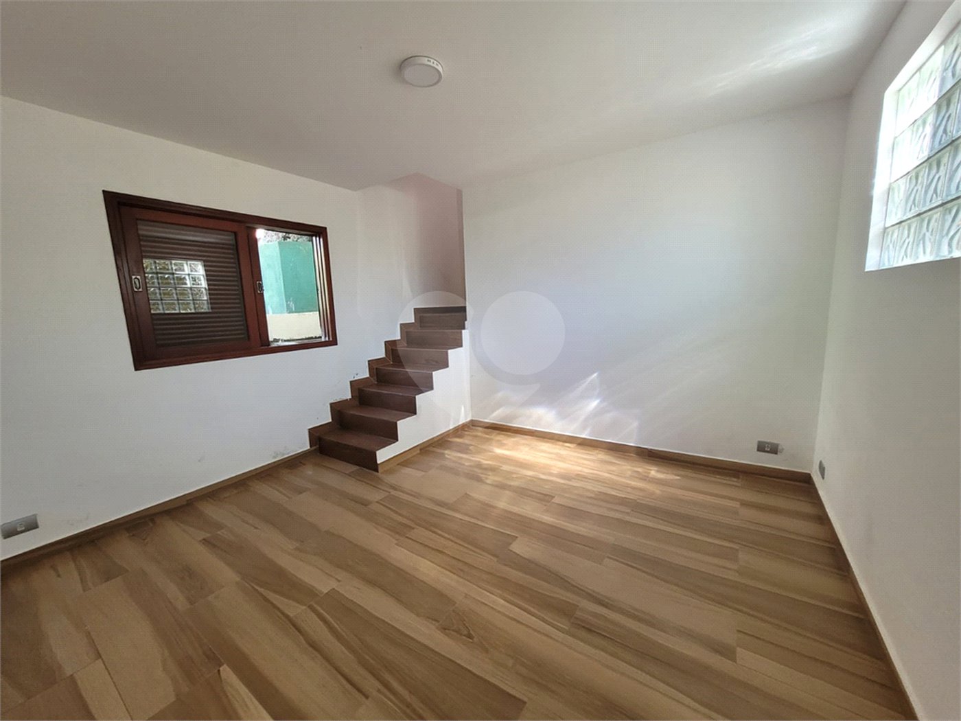 Casa à venda com 5 quartos, sendo 3 suítes, no condomínio Alpes da Cantareira, Mairiporã - SP
