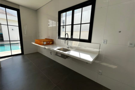 Casa à venda com 4 quartos, sendo 2 suítes,  no condomínio Florais Itália, Cuiabá - MT