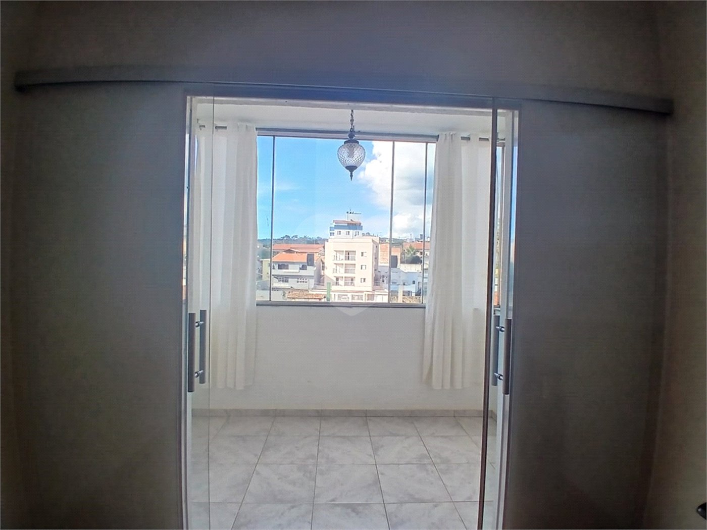 Apartamento à venda ou para alugar com 3 quartos, sendo 1 suíte,  em Jardim Flórida, São Roque, SP