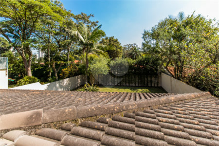 Sobrado à venda com 4 quartos, sendo 1 suíte,  em Jardim Marajoara, São Paulo, SP