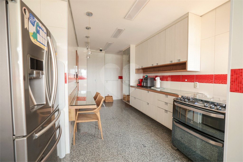 Apartamento à venda com 4 quartos, sendo 1 suíte,  em Vila Mariana, São Paulo, SP