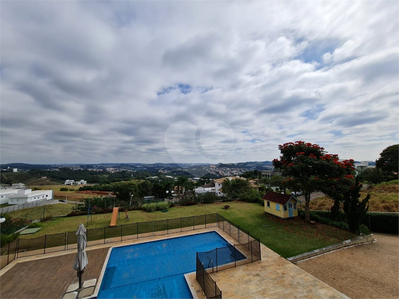 Casa à venda ou para alugar com 4 suítes no condomínio Residencial Jardim Primavera, Louveira - SP