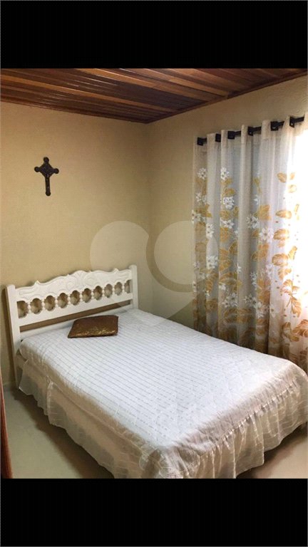 Chácara à venda com 4 quartos, sendo 1 suíte,  em Parque dos Jacarandás, Arujá, SP