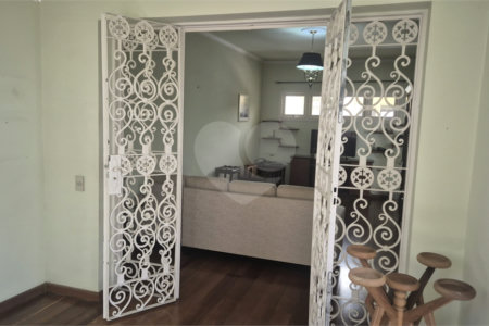 Casa à venda com 4 quartos, sendo 3 suítes,  no condomínio Chácara das Rosas, São Paulo - SP