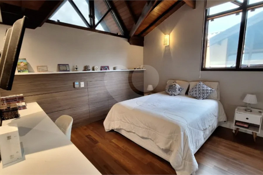 Casa à venda com 5 quartos, sendo 2 suítes,  no condomínio Floradas da Serra, São Paulo - SP