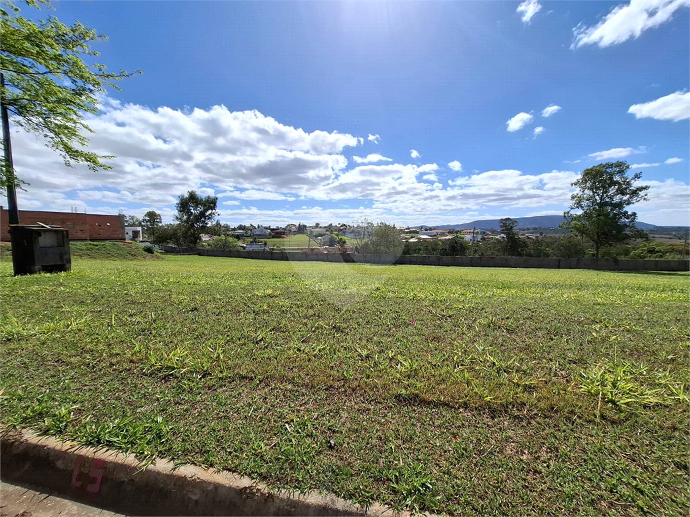 Terreno à venda no condomínio Village Saint Charbel, Araçoiaba da Serra - SP