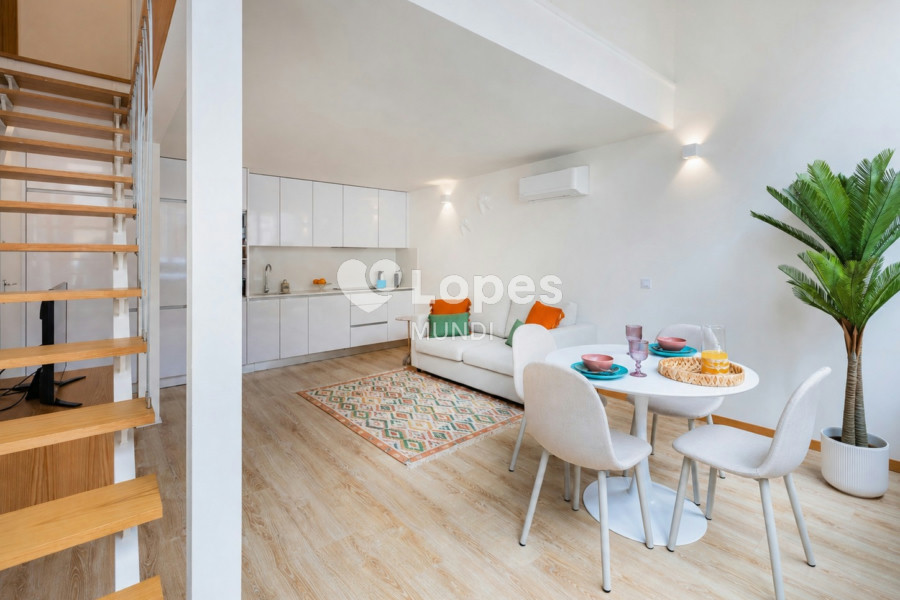 Apartamento T1 Duplex à venda no Bonfim, Porto, Portugal – Mobiliado
