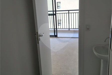 Apartamento à venda na Bela Vista de 24m2 com 1 dormitórios e sem vagas.Estuda Permuta.