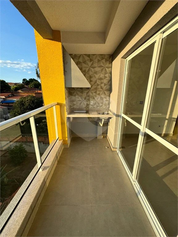 Vende-se apartamento no Edifício Residencial Flor do Ipê