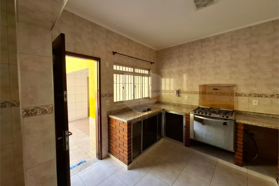 Sobrado à venda com 3 quartos no Brasilândia, São Paulo, SP