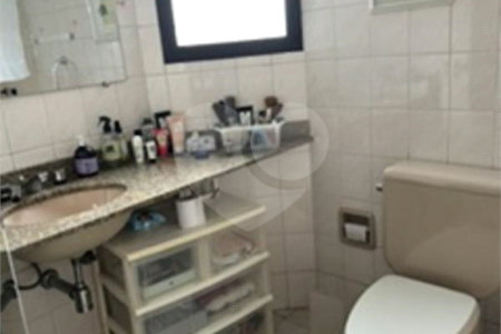 Apartamento à venda com 3 quartos, sendo 1 suíte,  em Jardim das Acácias, São Paulo, SP