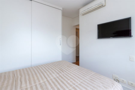 Apartamento à venda com 3 suítes em Vila Nova Conceição, São Paulo, SP