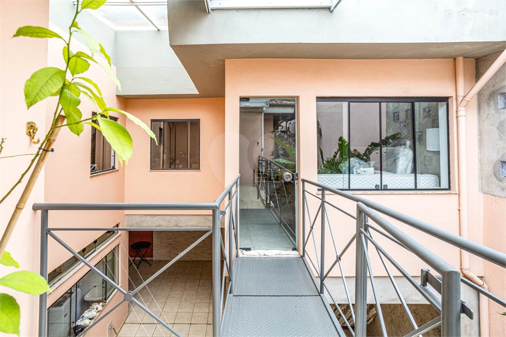 Sobrado à venda com 3 quartos, sendo 1 suíte,  em Vila Mariana, São Paulo, SP