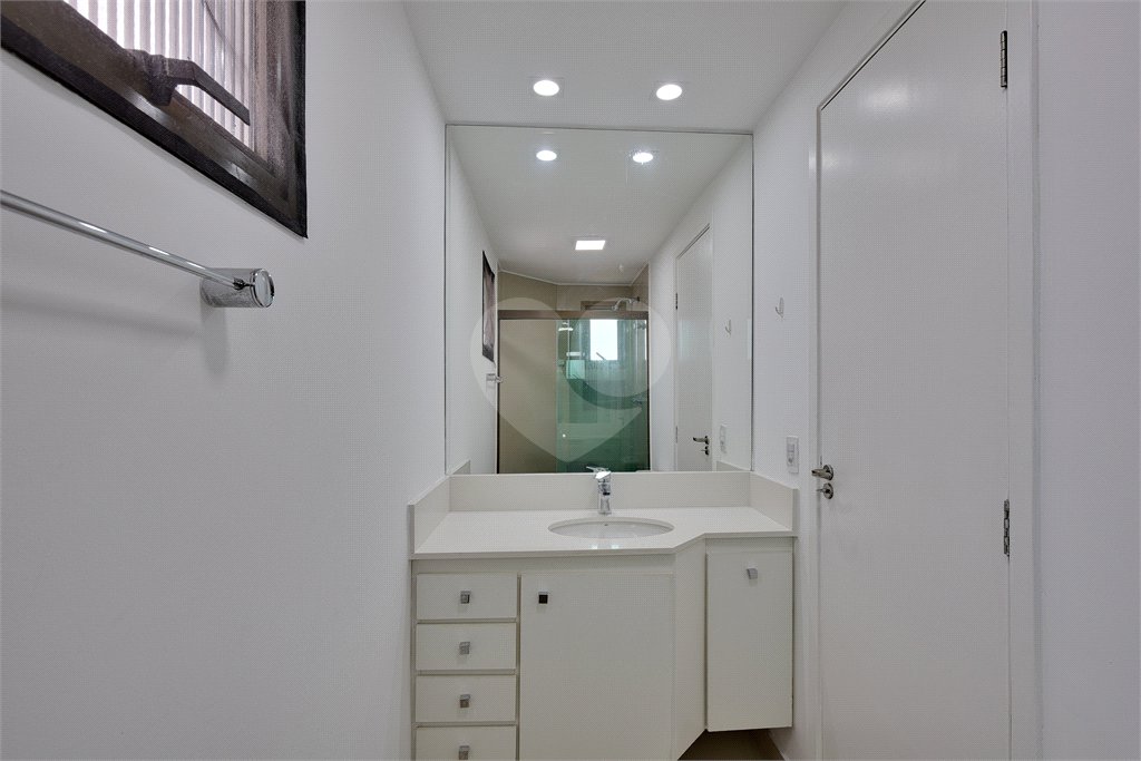 Apartamento à venda com 3 quartos, sendo 1 suíte, em Alto da Boa Vista, São Paulo, SP