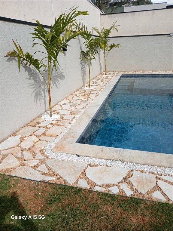 Casa à venda com 4 suítes no condomínio Figueira Garden, Atibaia - SP
