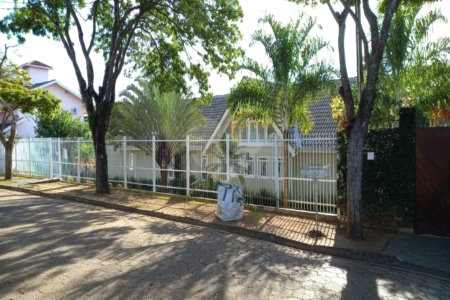 Casa à venda com 3 quartos, sendo 1 suíte,  em Bosque, Vinhedo, SP