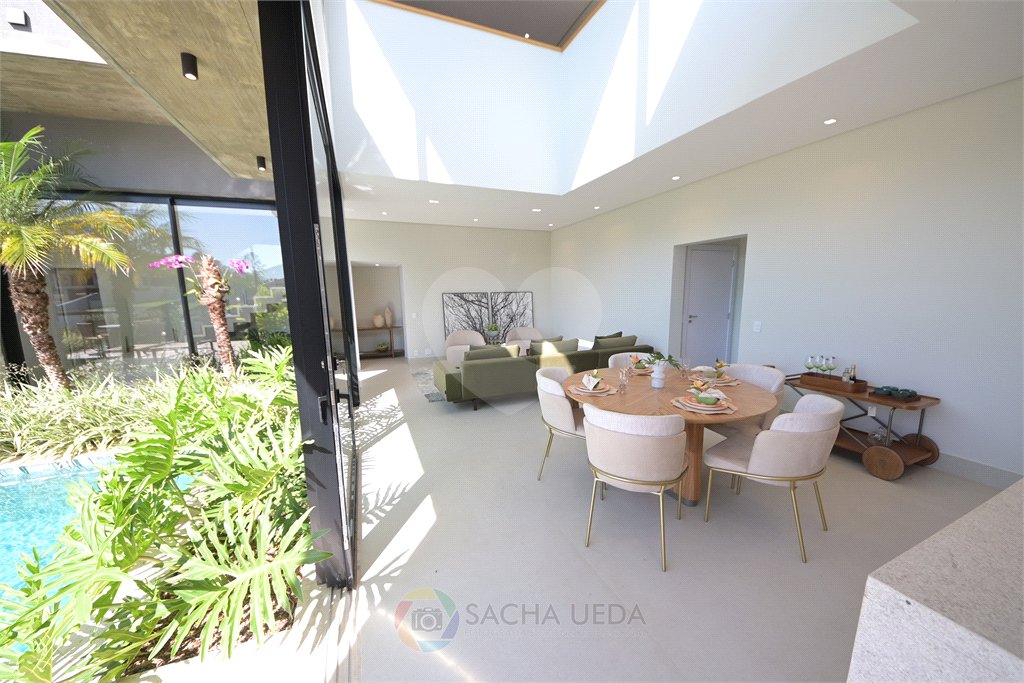Casa à venda com 4 suítes no condomínio Villa dos Pinheiros, Indaiatuba - SP