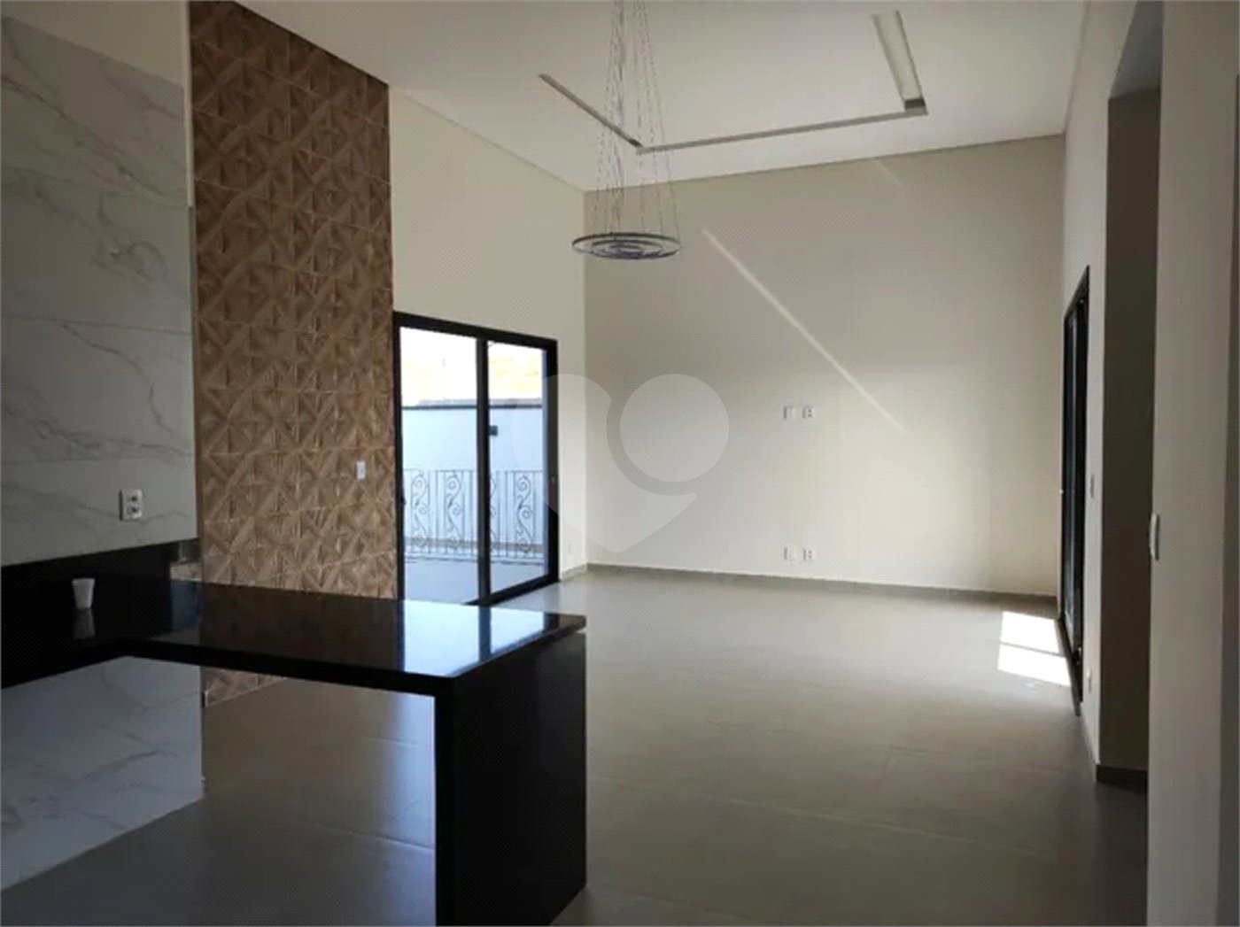 Casa à venda com 3 suítes no condomínio Terras do Vale, Caçapava - SP