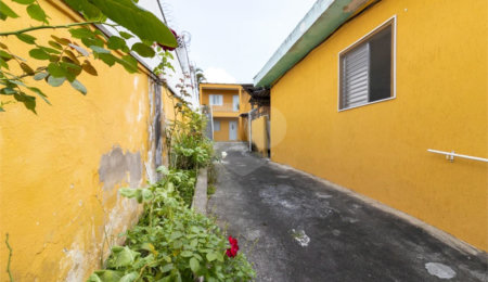 Sobrado à venda com 6 quartos, sendo 1 suíte,  em Jardim Umuarama, São Paulo, SP