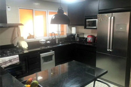 Casa à venda com 4 quartos, sendo 2 suítes, em Jardim Samara, São Paulo, SP