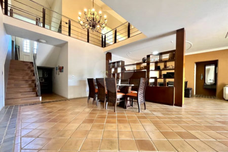 Casa à venda com 5 quartos, sendo 3 suítes, no condomínio Santa Teresa 1, Vinhedo - SP