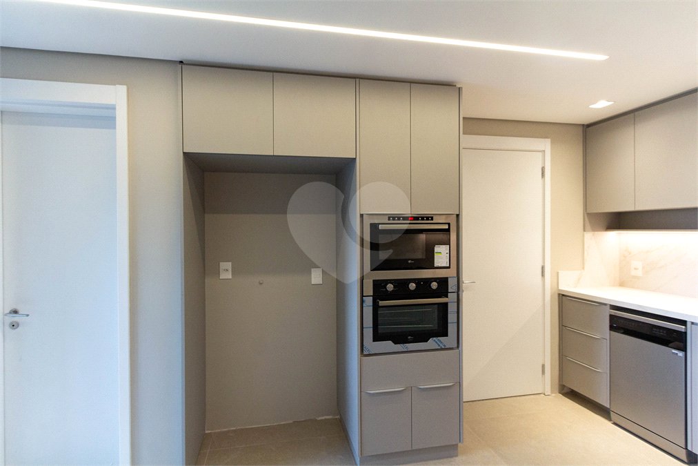 Apartamento à venda ou para alugar com 3 suítes em Moema, São Paulo, SP