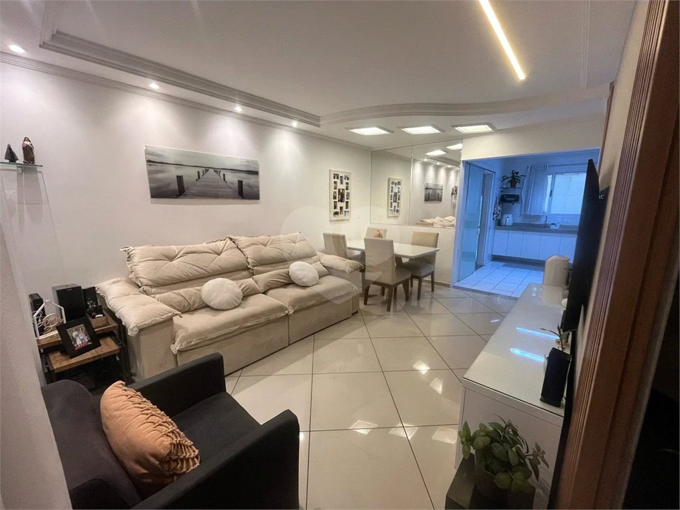 Casa à venda com 3 quartos, sendo 1 suíte, no condomínio Residencial Villagio Vitória, Guarulhos - SP