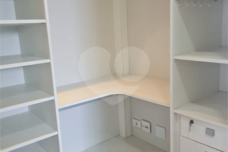 Apartamento à venda com 2 quartos, sendo 1 suíte, em Parque Reboucas, São Paulo, SP