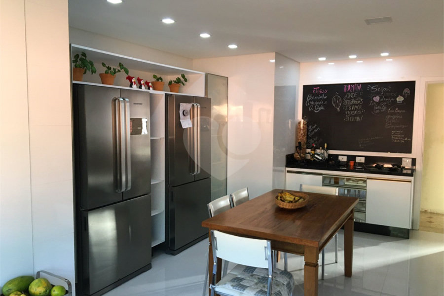 Casa à venda com 3 suítes no condomínio Suíça da Cantareira, Mairiporã - SP