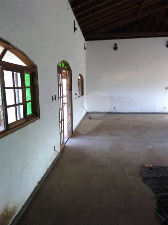 Casa à venda com 5 quartos, sendo 2 suítes, no condomínio Terras de Santa Rosa, Salto - SP