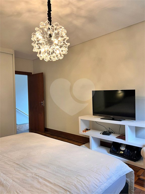 Sobrado à venda com 5 quartos, sendo 2 suítes, em Vila Inah, São Paulo, SP