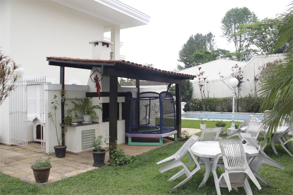 Casa à venda ou para alugar com 5 suítes em Jardim Leonor, São Paulo, SP