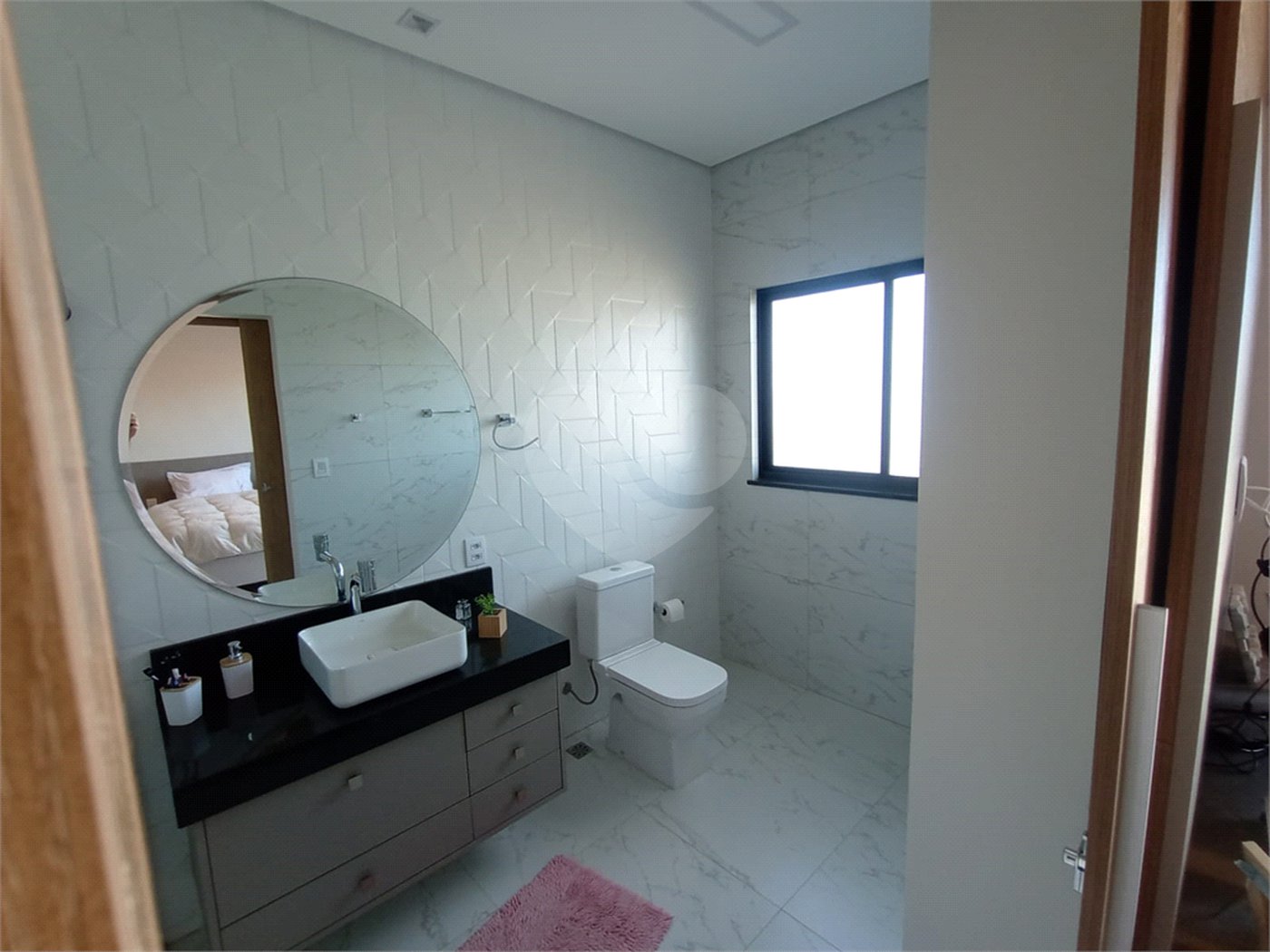 Casa à venda com 3 quartos, sendo 1 suíte, no condomínio Lago dos Ipês, Itapetininga - SP